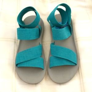 Ladies Columbia sandals fit around ankle and foot great condition size  9